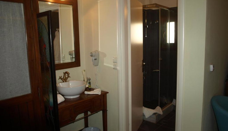4* Porto Mani Suites