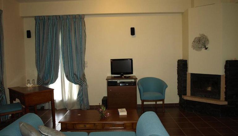 4* Porto Mani Suites