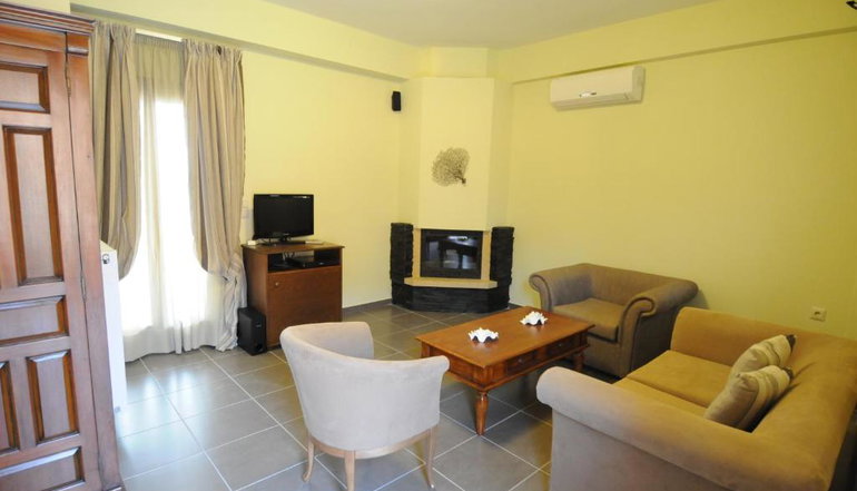 4* Porto Mani Suites