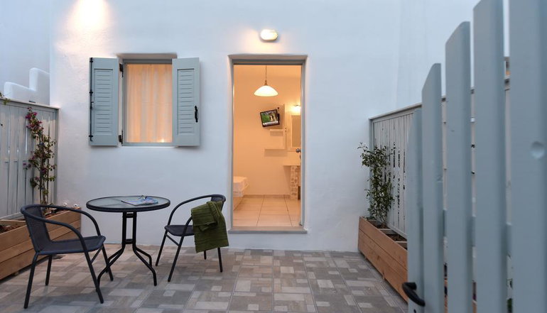 Porto Naoussa Hotel