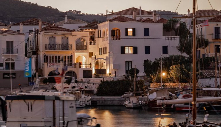 Porto Vecchio Luxury Suites Spetses