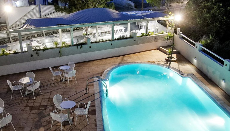 Privee Santorini