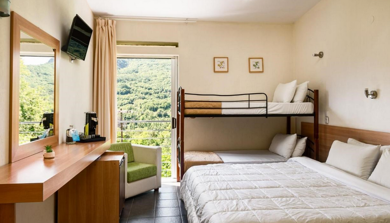 Gefiri Plakas Hotel