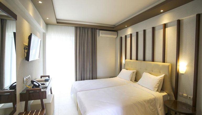 4* Royal Hotel and Suites