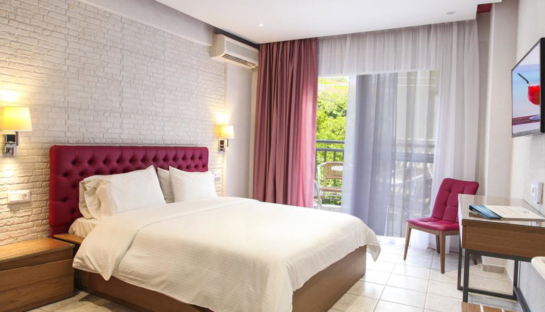 4* Royal Hotel and Suites