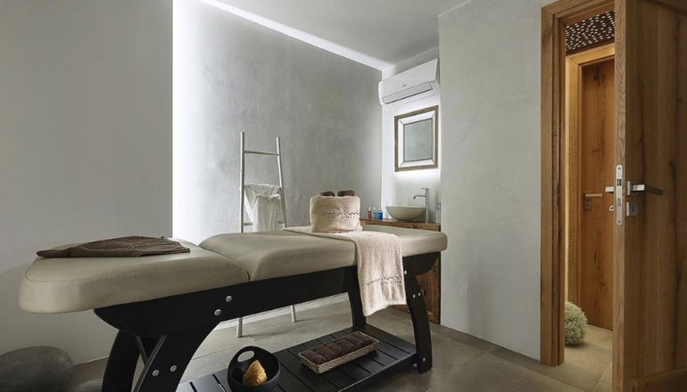 4* Santa Maria Village Milos