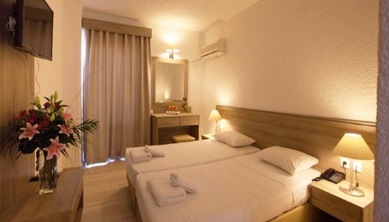 4* Santa Marina Hotel