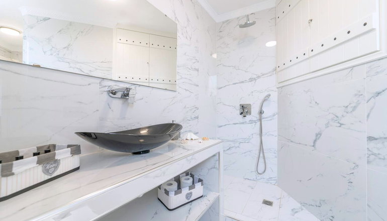 Santorita Suites