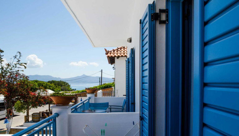 Saronis Hotel
