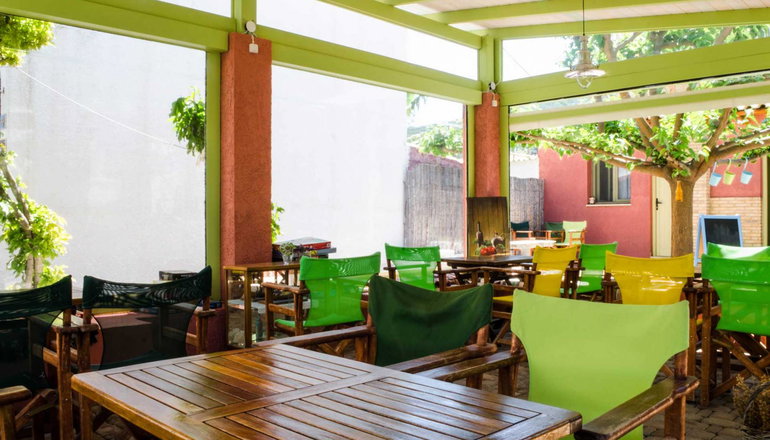 Saronis Hotel
