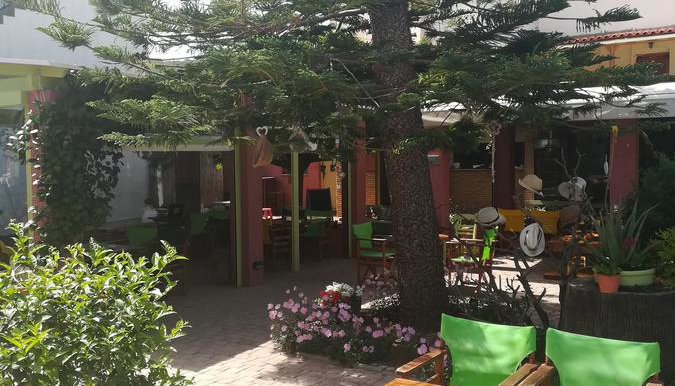 Saronis Hotel