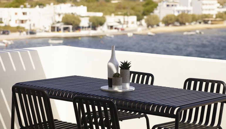 Chill & Co. Serifos