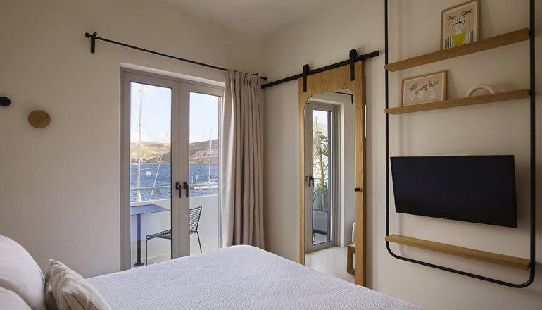 Chill & Co. Serifos