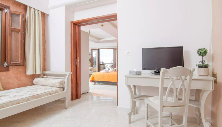 Smaragdi Hotel