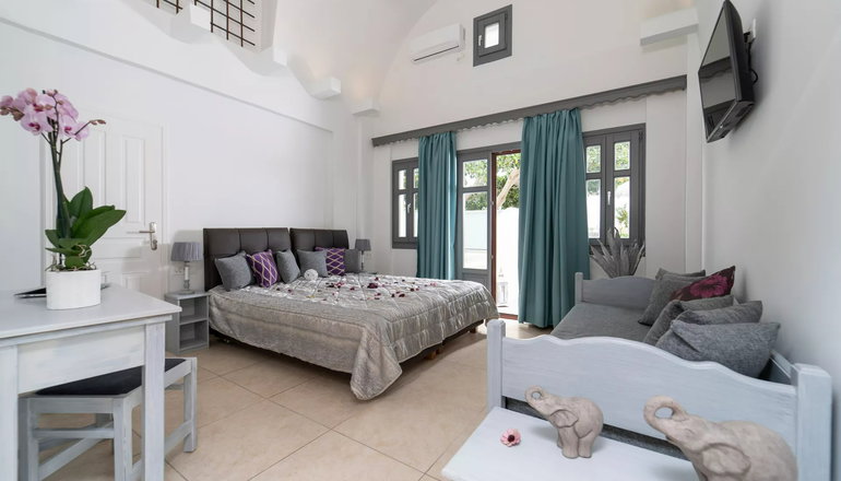 Smaragdi Hotel