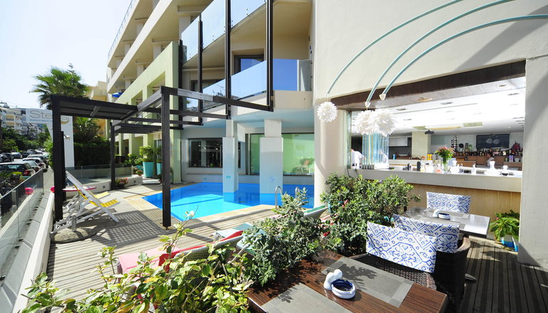 Steris Elegant Beach Hotel & Apartments
