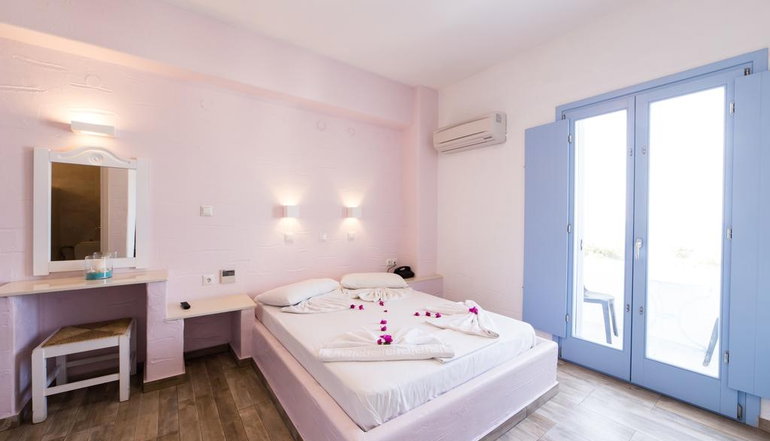 Stratos Apartments & Studios