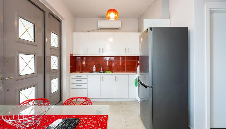 Sunset Luxury Maisonettes & Mariou Apartments
