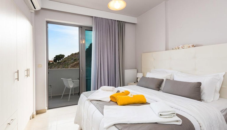 Sunset Luxury Maisonettes & Mariou Apartments