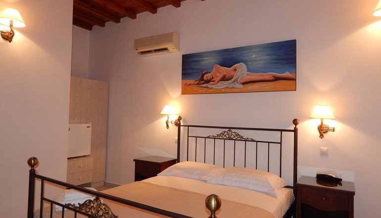 Tinos Suites & Apartments