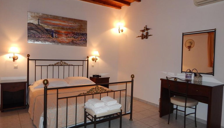 Tinos Suites & Apartments