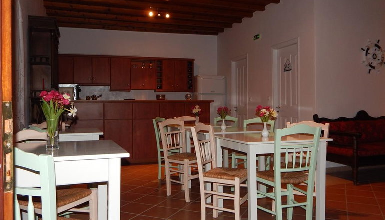 Tinos Suites & Apartments
