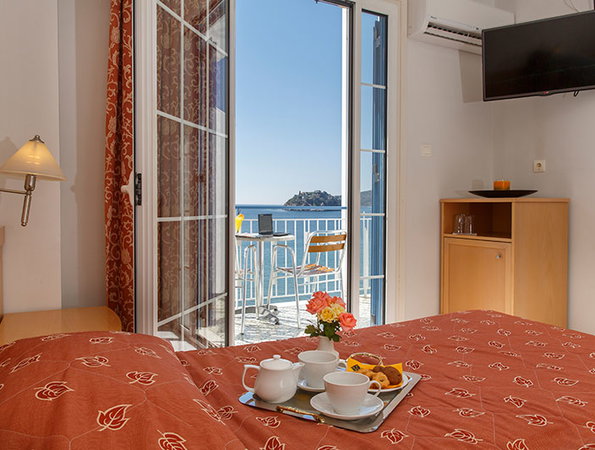Tolo Hotel