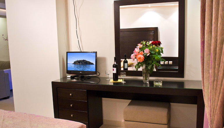 Tolo Hotel