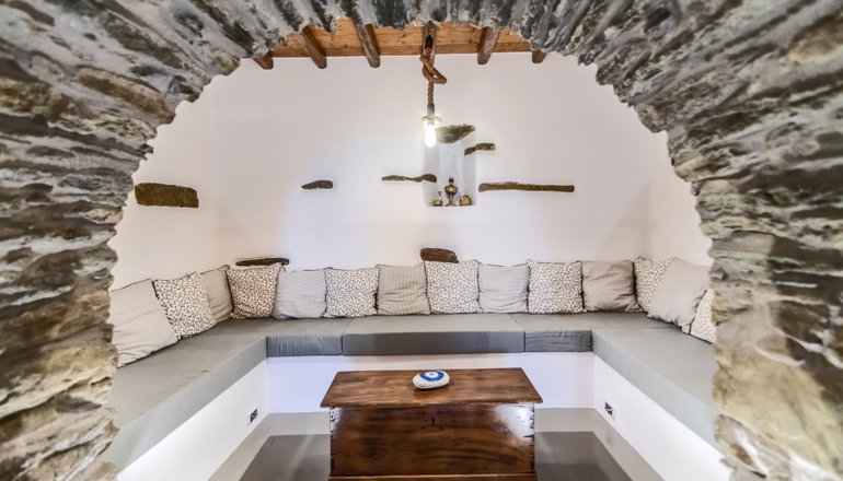 Triantaros Family House by Tinos Residencies