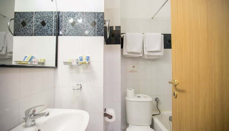 Tzaki Hotel