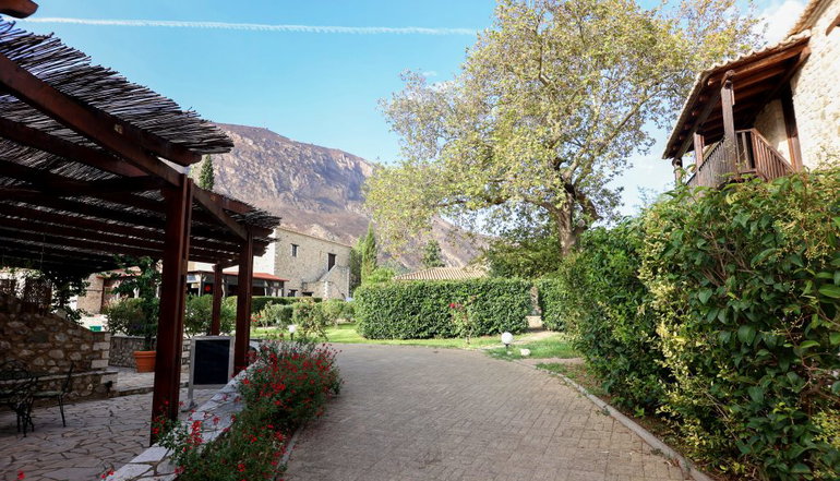 4* Semantron Traditional Village - Ελαιώνας Διακοπτού