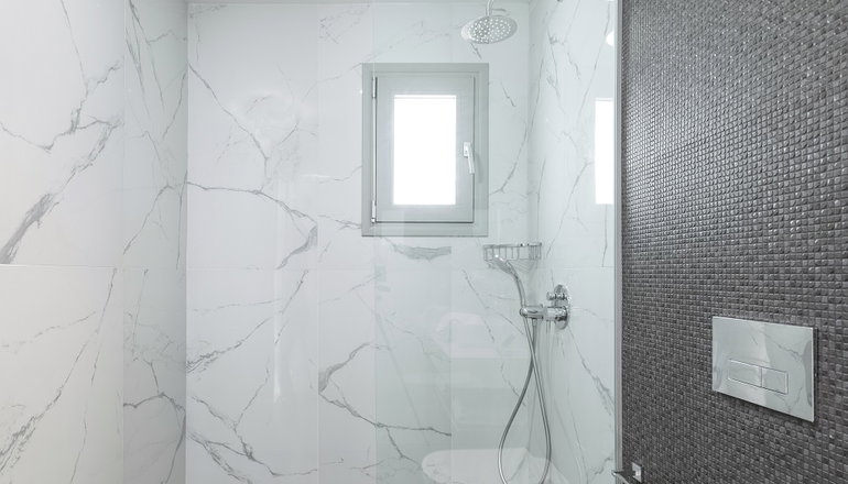 V Luxury Suites