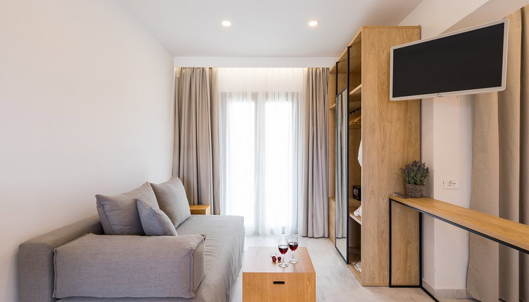 V Luxury Suites