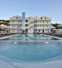 V Luxury Suites