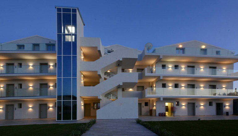 V Luxury Suites