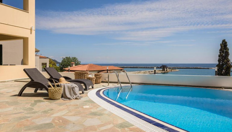 Griffon Kymi Hotel