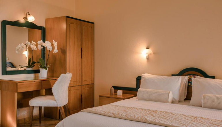 Griffon Kymi Hotel