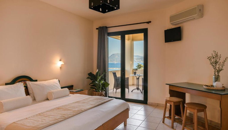 Griffon Kymi Hotel