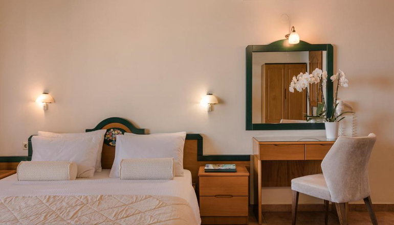 Griffon Kymi Hotel