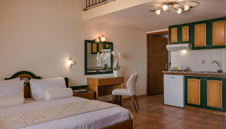 Griffon Kymi Hotel