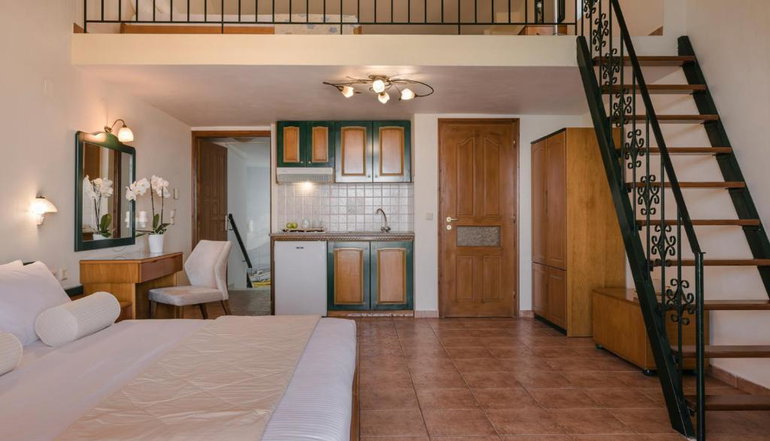 Griffon Kymi Hotel