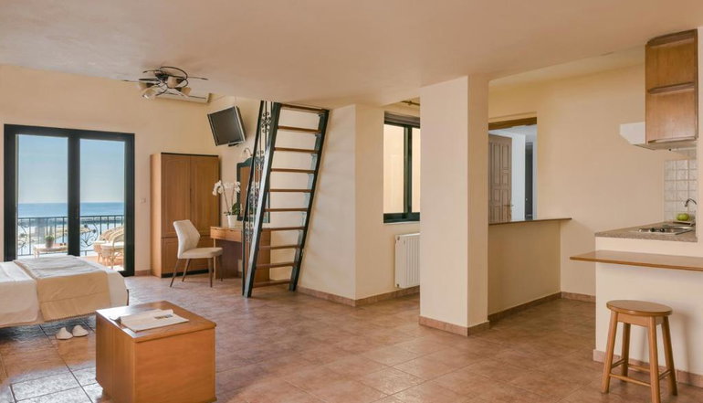 Griffon Kymi Hotel