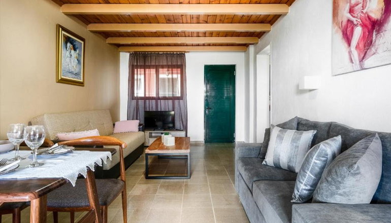 Vasilikos Garden Maisonettes & Suites