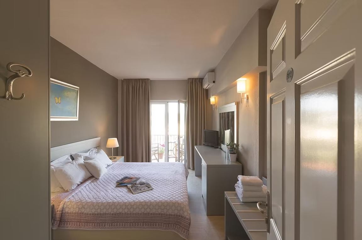 Nimfi Hotel - Σκιάθος ✦ 2 Ημέρες (1 Διανυκτέρευση) ✦ 2 άτομα ✦ 1 ✦ έως 17/10/2026 ✦ Κοντά στην παραλία!