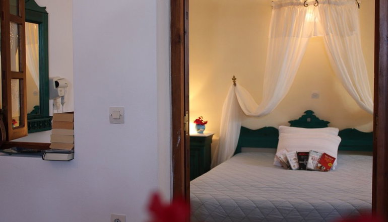 Vrachia Studios Santorini