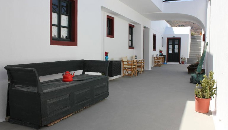 Vrachia Studios Santorini