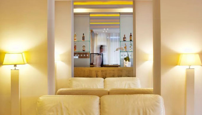 4* Lucy Hotel - Χαλκίδα