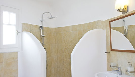 Yakinthos Residence