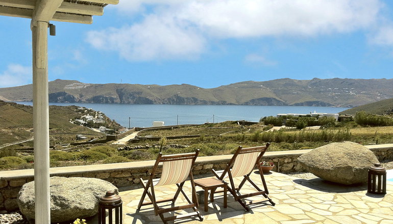 Yakinthos Residence