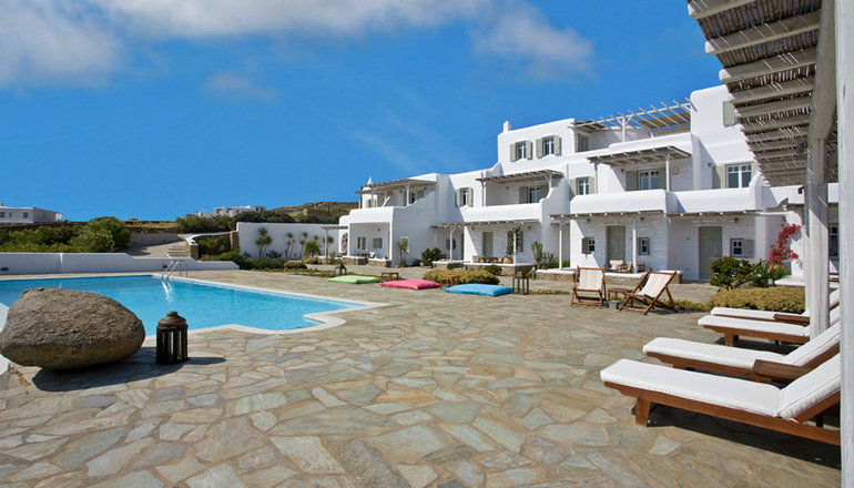 Yakinthos Residence